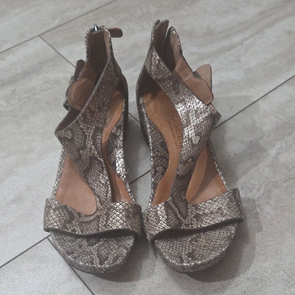 Kenneth Cole Snakeskin Pattern Wedges - Picture 4 of 8